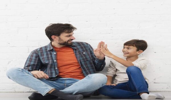 چه اتفاقی می افتد وقتی پدر از فرزند خود حمایت میکند؟